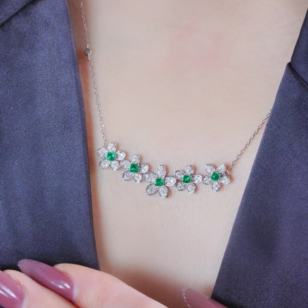 14k Gold 1.1 Ctw Vivid Green Natural Emerald & Diamond Necklace - 3