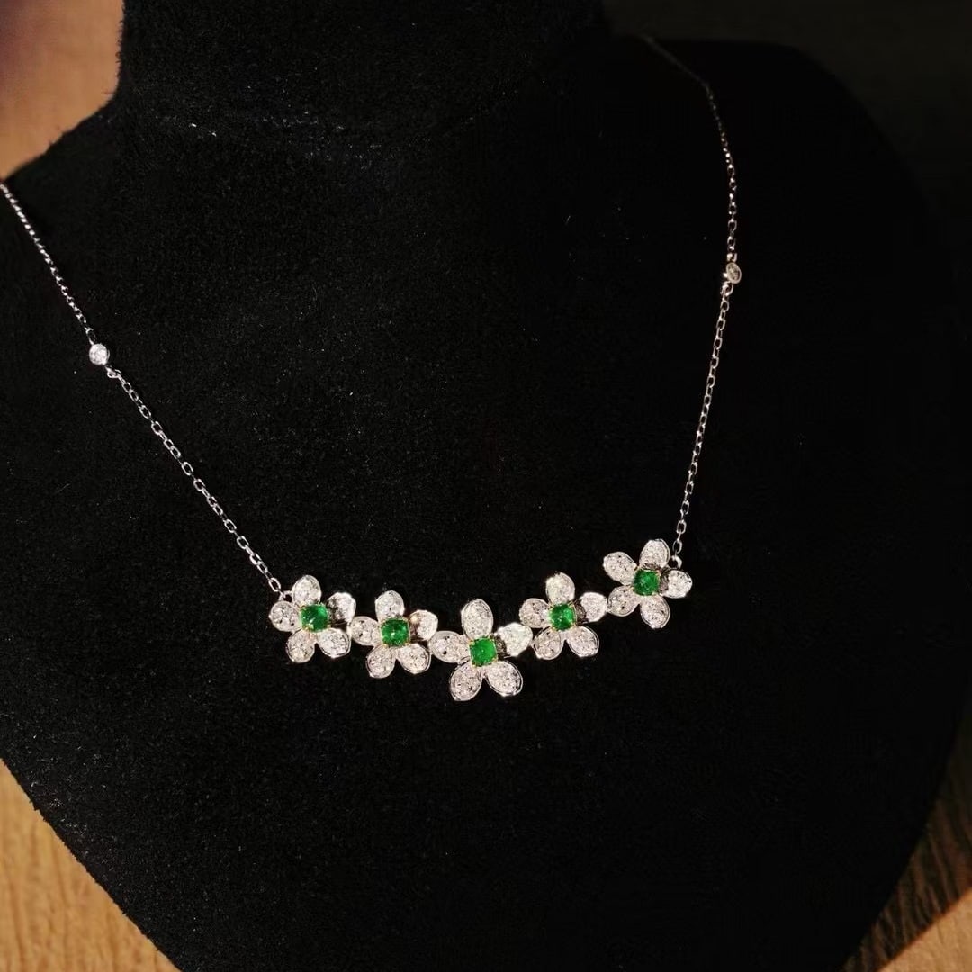 14k Gold 1.1 Ctw Vivid Green Natural Emerald & Diamond Necklace - 4