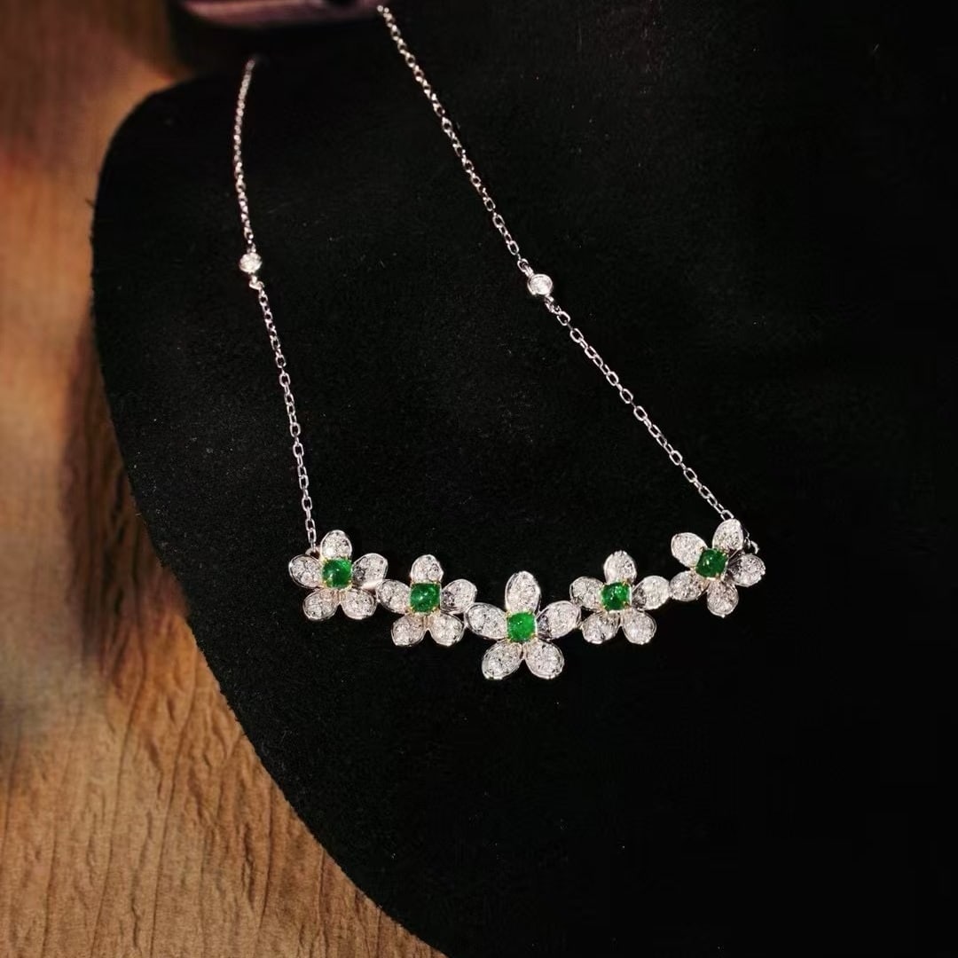 14k Gold 1.1 Ctw Vivid Green Natural Emerald & Diamond Necklace - 5