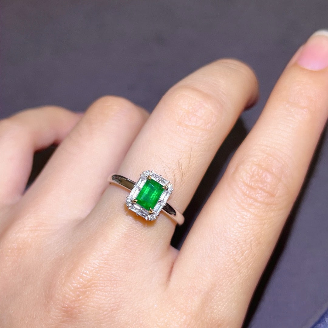 14k Gold 0.97 Ctw Vivid Green Natural Emerald & Diamond Ring - 5