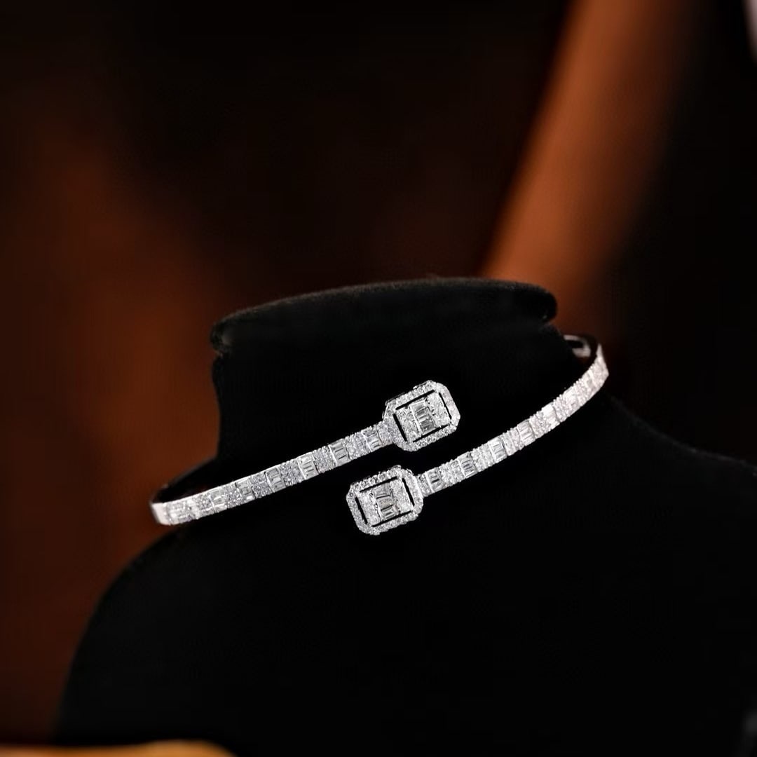 14k Gold 1.2 Ct Natural H Diamond Bangle: Ref:231000171 // gold content:14k gold // main gemstone:diamond // shape:multiply // carat weight:1. 2ct // clarity grade:vs-si // color:h // treatment:natural // Condition: New Low Estimate: 5900.00