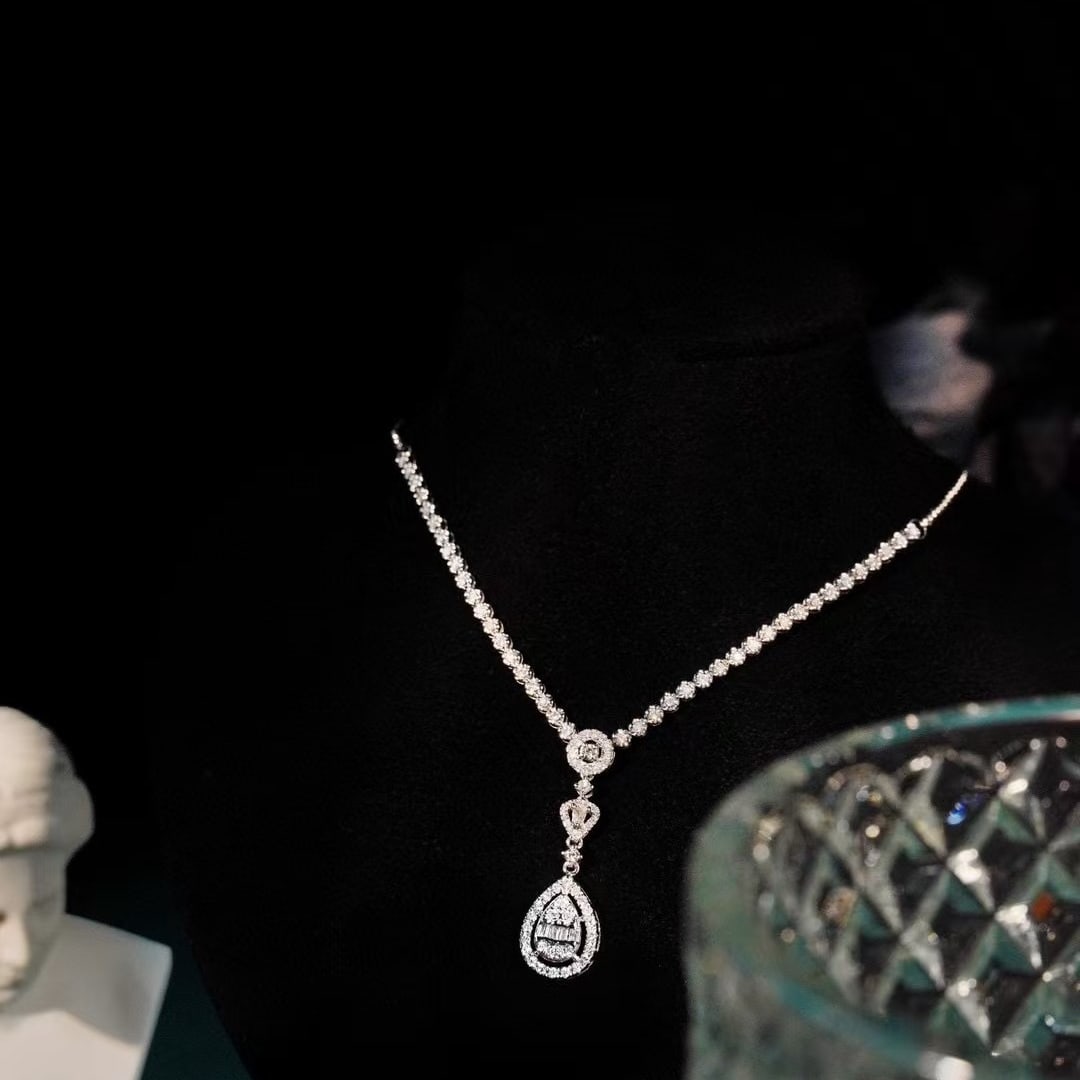 14k Gold 1.08 Ct Natural H Diamond Necklace: Ref:231000174 // gold content:14k gold // main gemstone:diamond // shape:multiply // carat weight:1. 08ct // clarity grade:vs-si // color:h // treatment:natural // Condition: New Low Estimate: