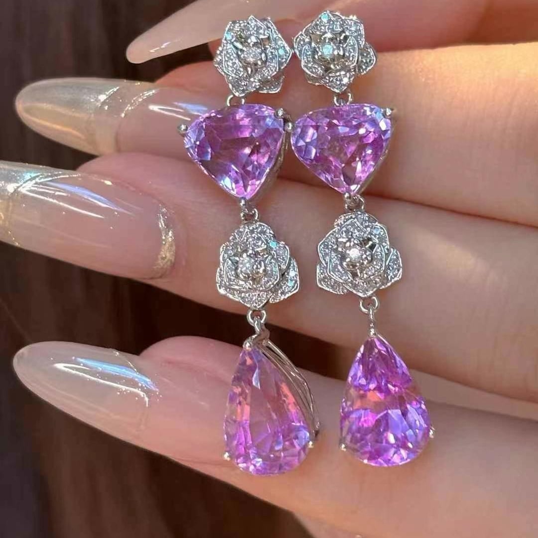 14k Gold 12 Ct Natural Kunzite & Diamond Earrings: Ref:231000179 // gold content:14k gold // main gemstone:kunzite // shape:pear // carat weight:12ct // color:purple // treatment:natural // // adjacent gemstone 2 : diamond // shape:round // clarity