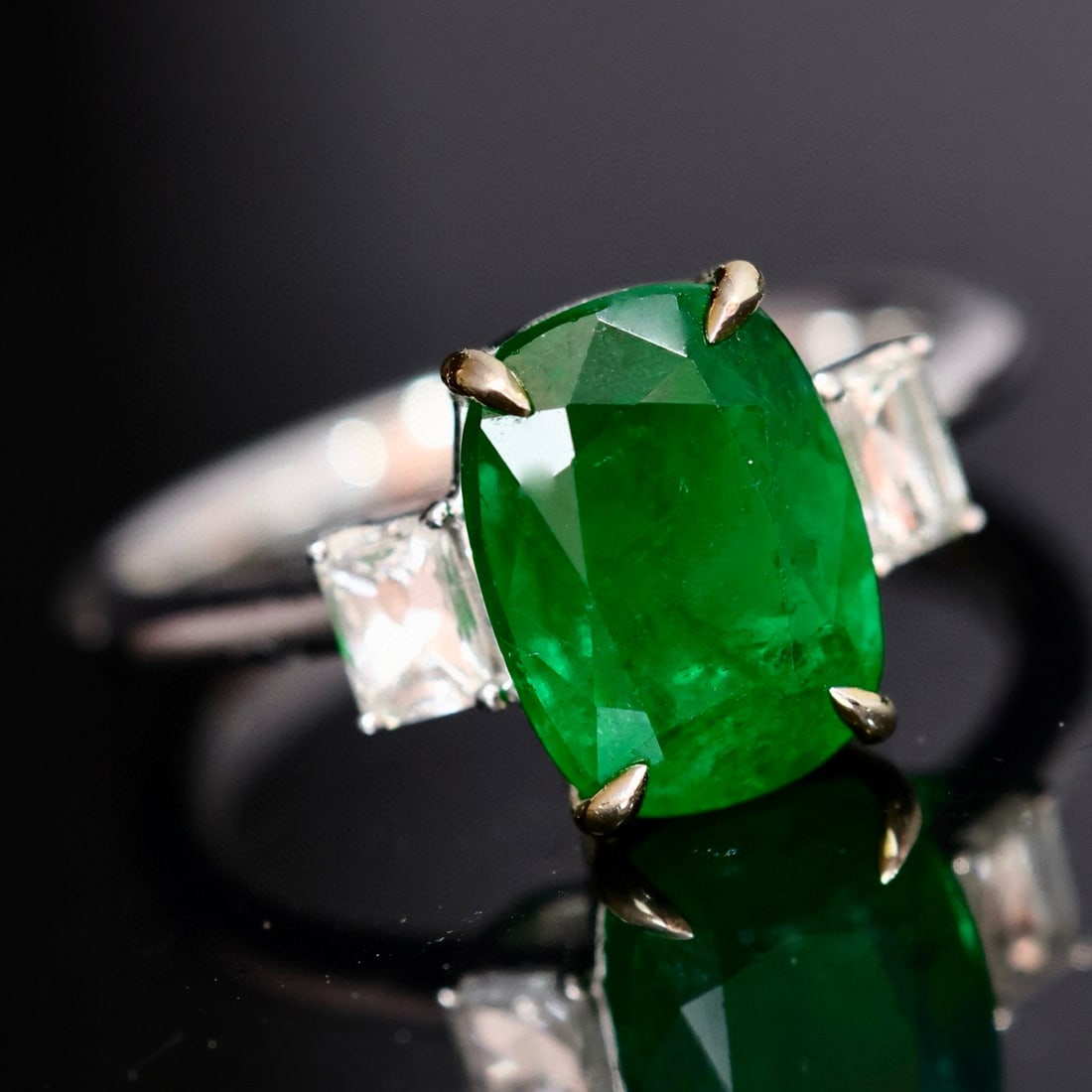 14k Gold 3.98 Ctw Vivid Green Natural Emerald & Diamond Ring - 2