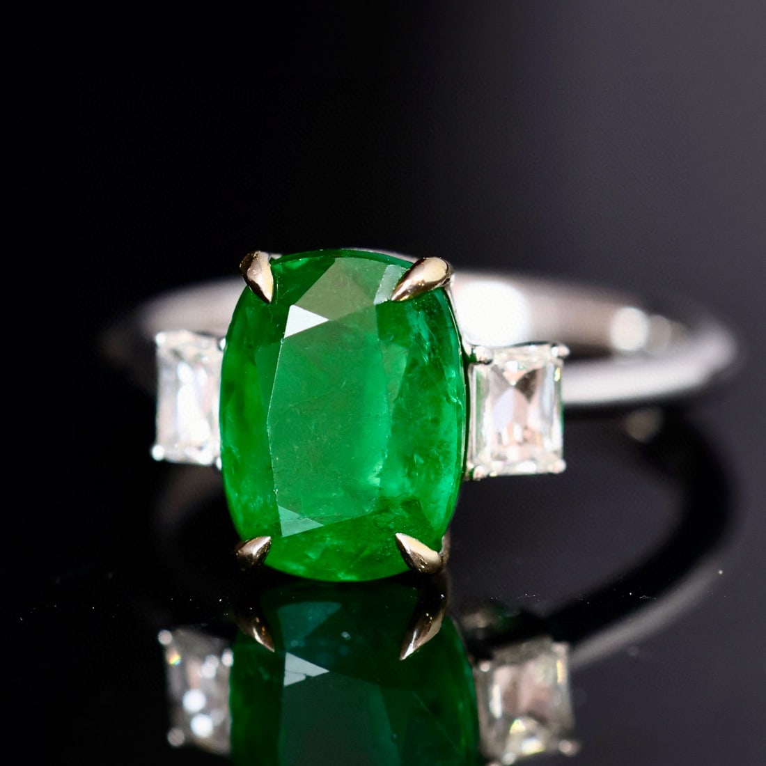 14k Gold 3.98 Ctw Vivid Green Natural Emerald & Diamond Ring - 4