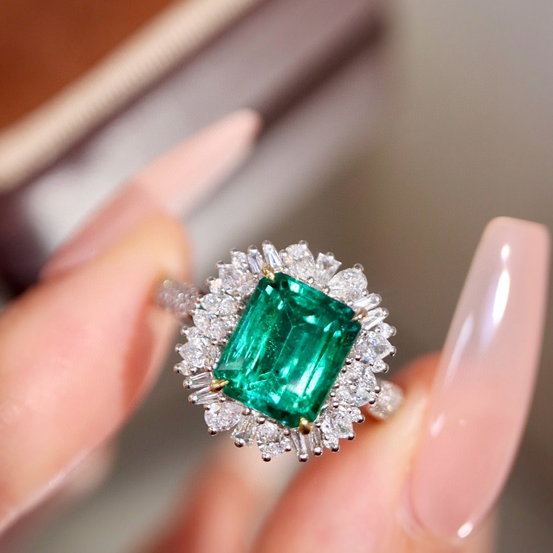 14k Gold 3.67 Ctw Vivid Green Natural Emerald & Diamond Ring: Ref:231000186 // gold content:14k gold // ring size:7. 25us // // main gemstone:emerald // shape:octagonal // carat weight:2. 90ct // color:vivid green // treatment:natural // // adjacent gemstone 2 :