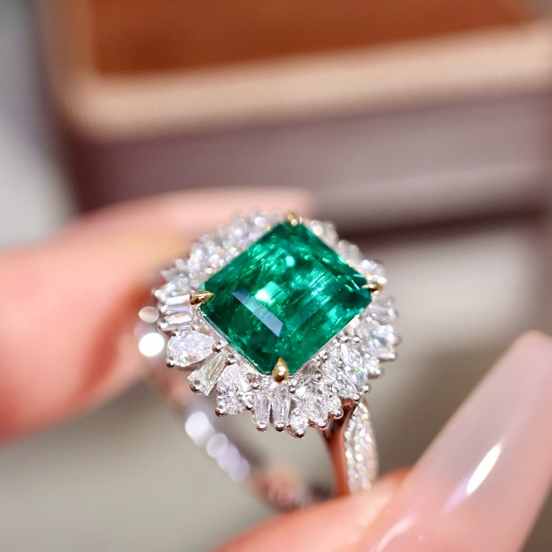 14k Gold 3.67 Ctw Vivid Green Natural Emerald & Diamond Ring - 2