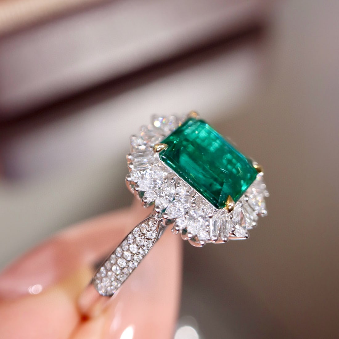 14k Gold 3.67 Ctw Vivid Green Natural Emerald & Diamond Ring - 3