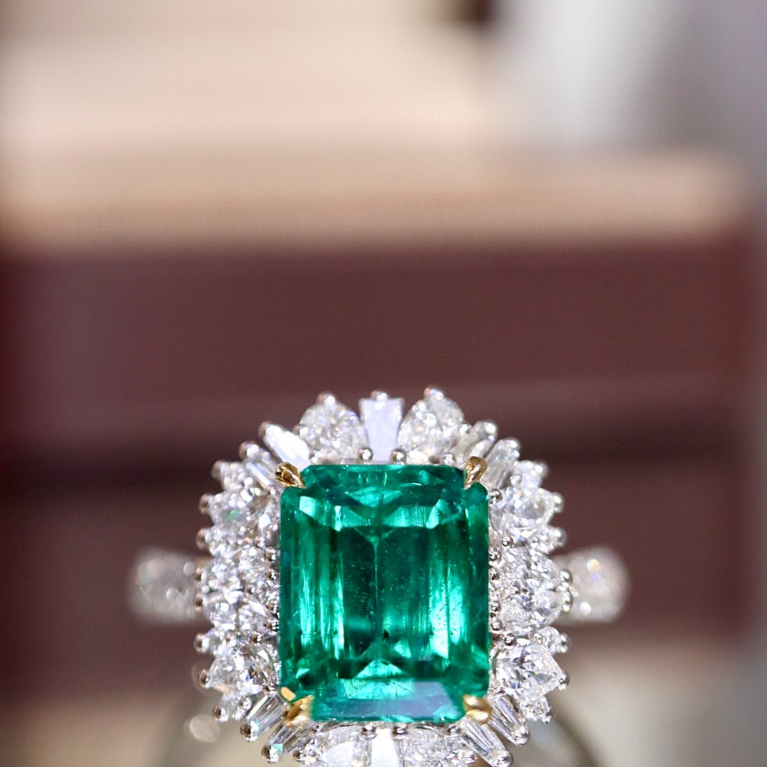 14k Gold 3.67 Ctw Vivid Green Natural Emerald & Diamond Ring - 5