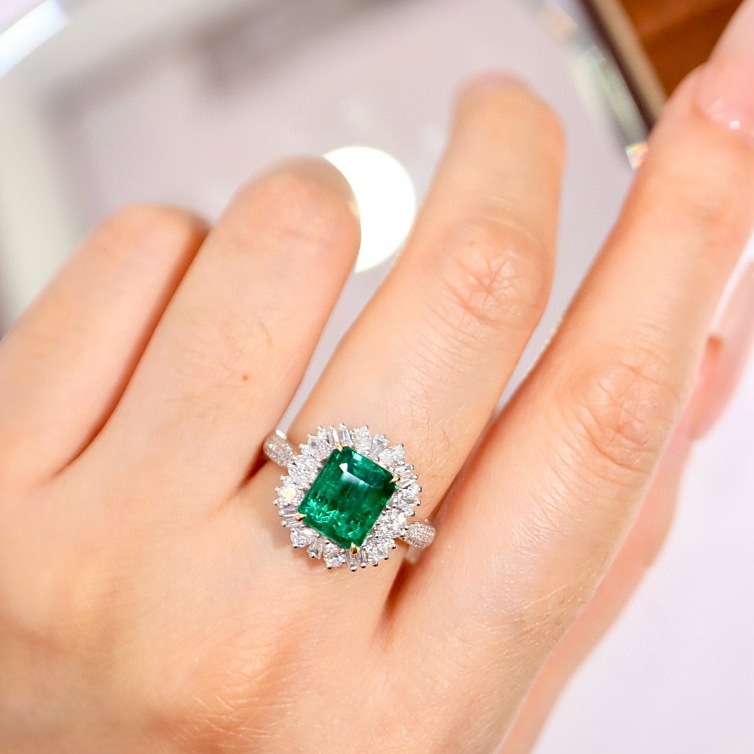 14k Gold 3.67 Ctw Vivid Green Natural Emerald & Diamond Ring - 8