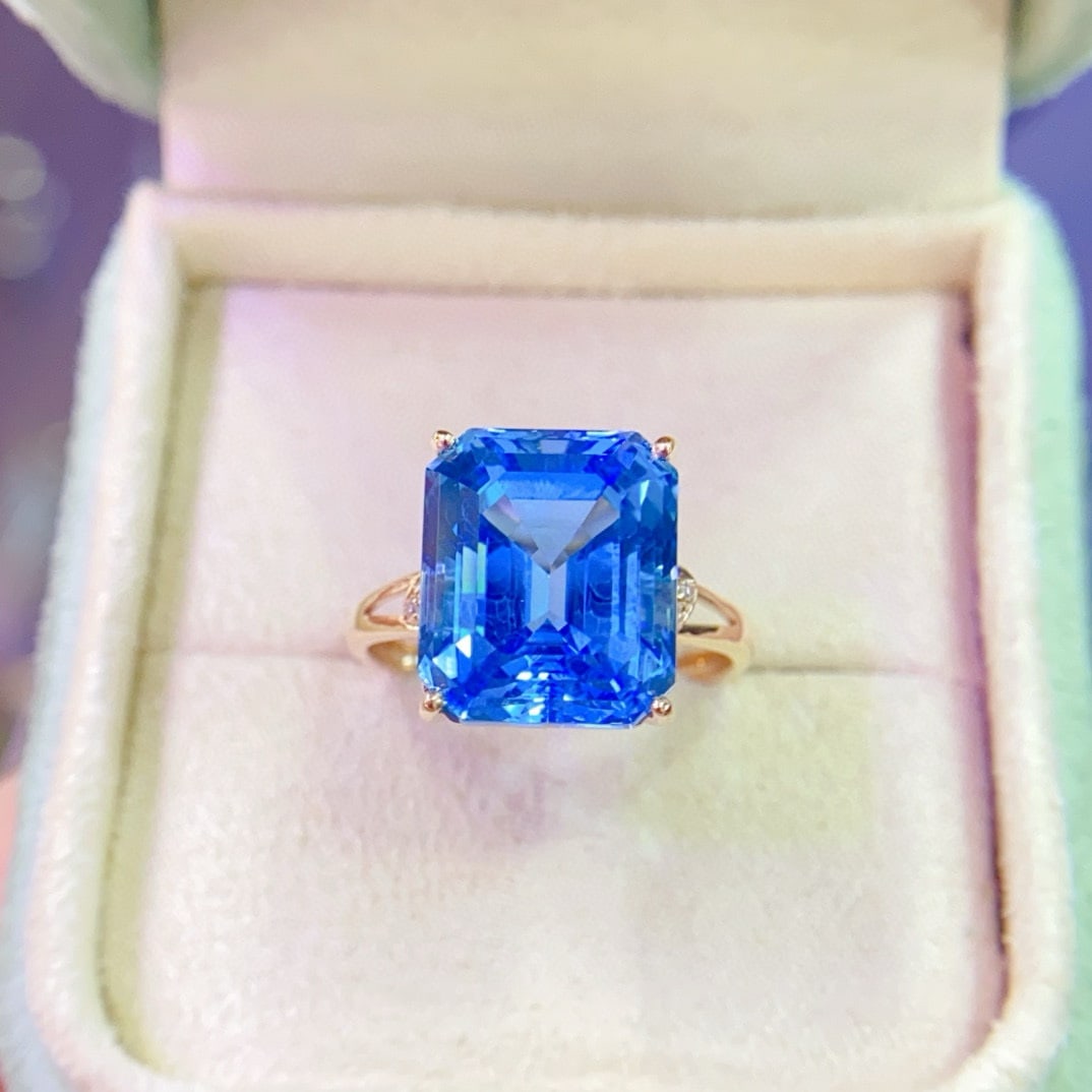 14k Gold 10.92 Ctw Natural Topaz & Diamond Ring: Ref:231000200 // gold content:14k gold // ring size:7. 25us // // main gemstone:topaz // shape:octagonal // carat weight:10. 9ct // color:blue // treatment:natural // // adjacent gemstone 2 : diamond 