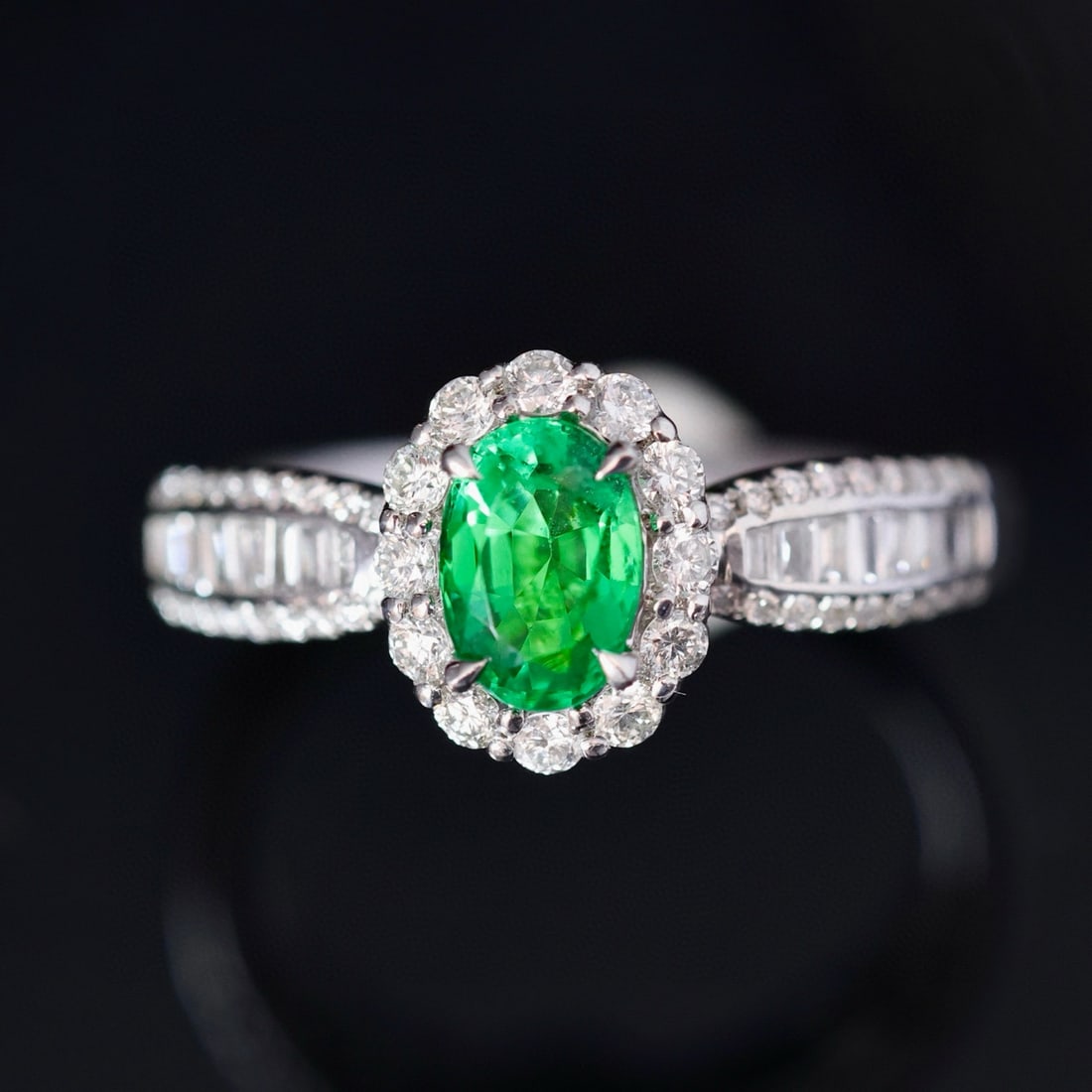 14k Gold 1.16 Ctw Vivid Green Natural Emerald & Diamond Ring: Ref:231000201 // gold content:14k gold // ring size:7. 25us // // main gemstone:emerald // shape:oval // carat weight:0. 65ct // color:vivid green // treatment:natural // // adjacent gemstone 2 : diam