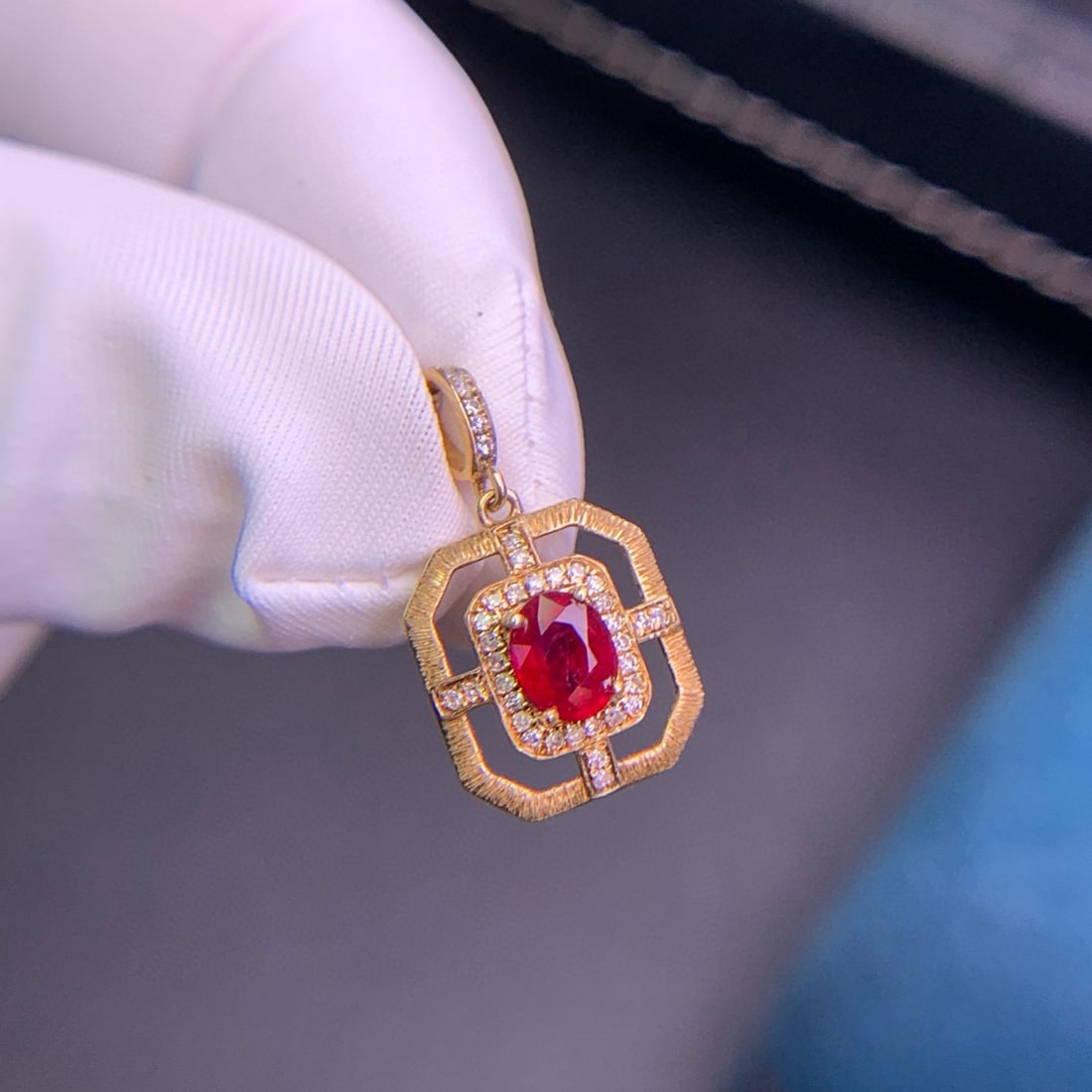14k Gold 0.52 Ct Natural Ruby & Diamond Pendant( Without Chain ): Ref:231000204 // gold content:14k gold // main gemstone:ruby // shape:oval // carat weight:0. 52ct // color:pigeonblood red // treatment:natural // // adjacent gemstone 2 : diamond // shape:round //