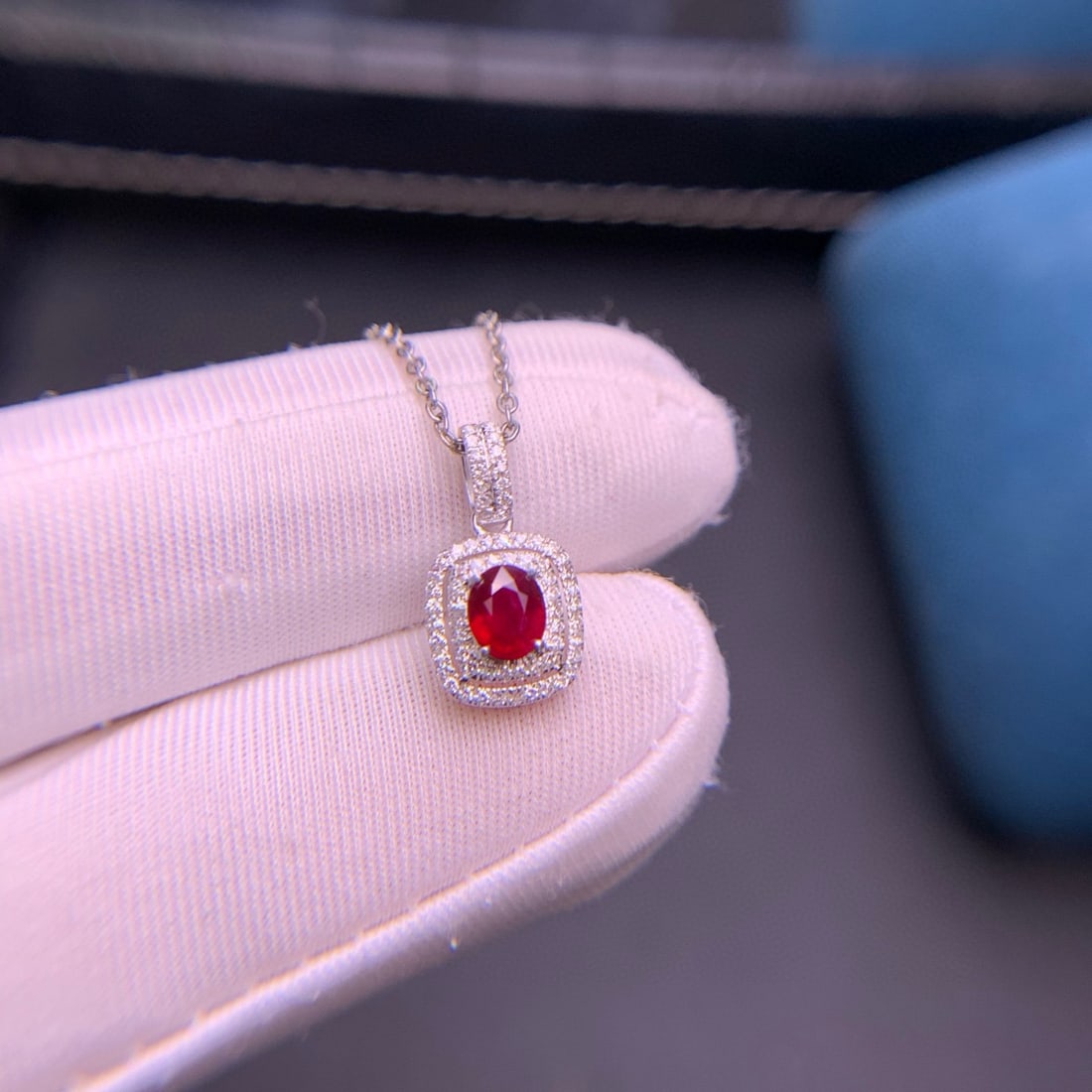14k Gold 0.48 Ct Natural Ruby & Diamond Pendant( Without Chain ): Ref:231000206 // gold content:14k gold // main gemstone:ruby // shape:oval // carat weight:0. 48ct // color:pigeonblood red // treatment:natural // // adjacent gemstone 2 : diamond // shape:round //