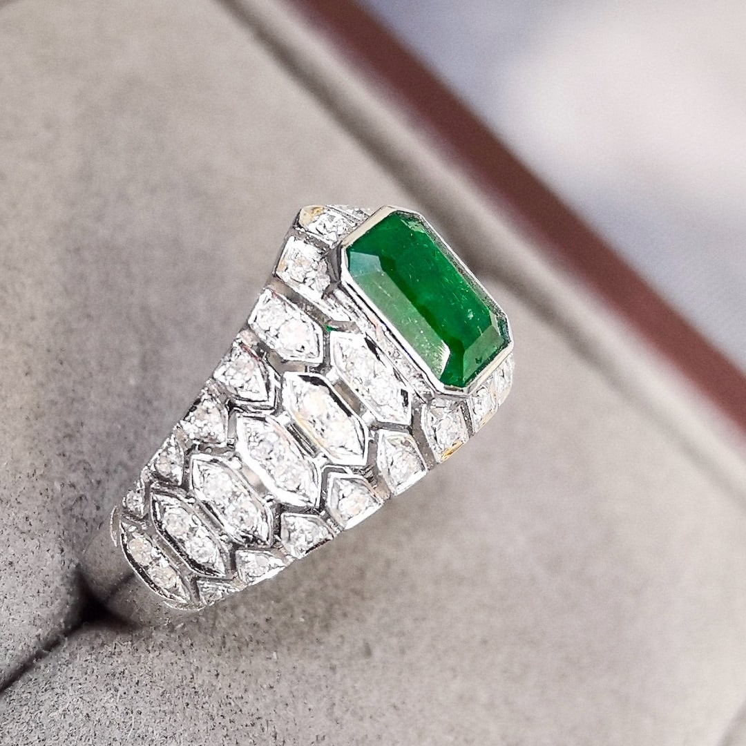 14k Gold 1.50 Ctw Vivid Green Natural Emerald & Diamond Ring - 3