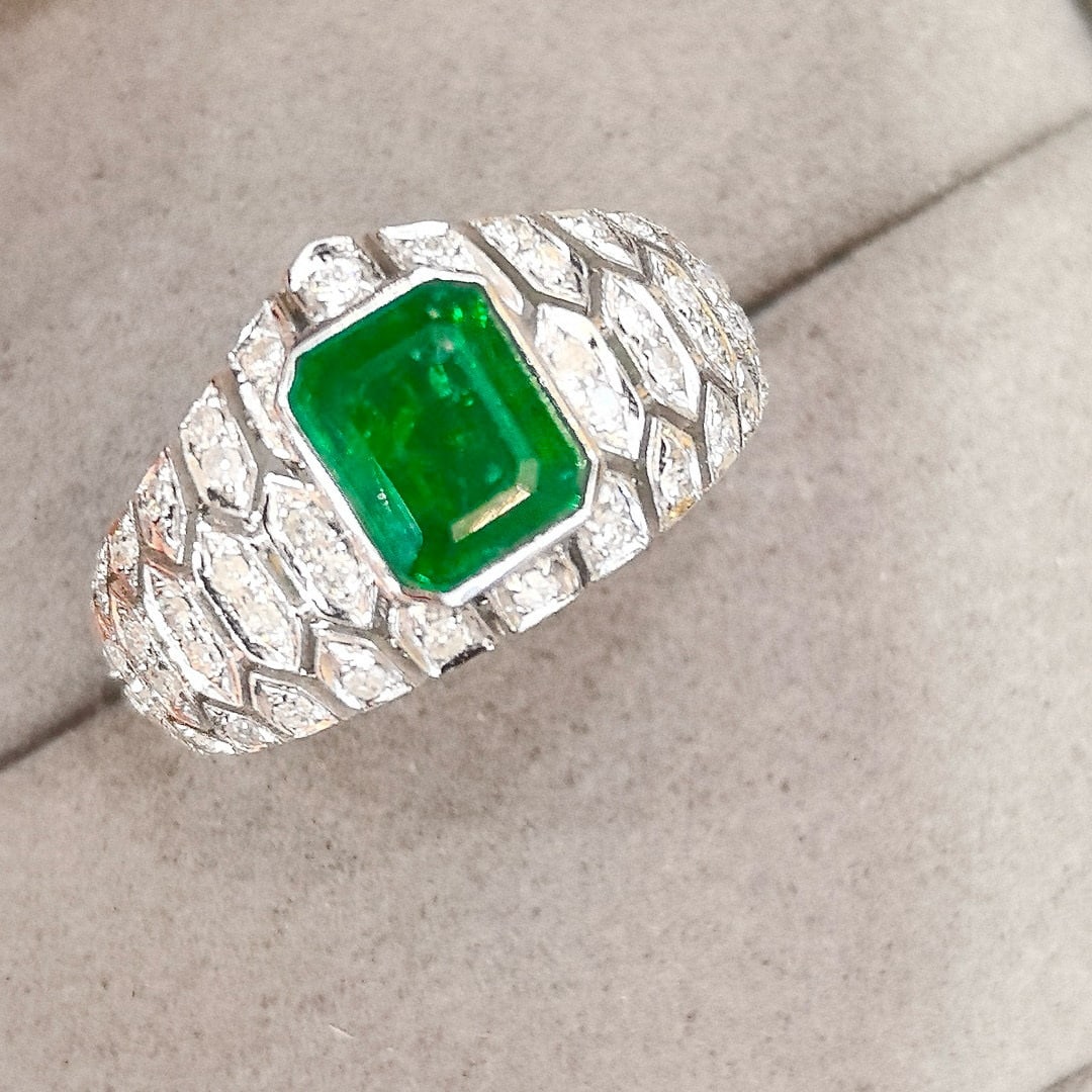 14k Gold 1.50 Ctw Vivid Green Natural Emerald & Diamond Ring - 6