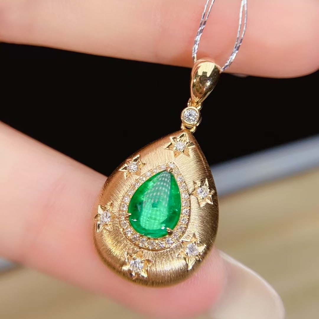14k Gold 0.85 Ctw Vivid Green Natural Emerald & Diamond Pendant( Without Chain ): Ref:231000211 // gold content:14k gold // main gemstone:emerald // shape:pear // carat weight:0. 65ct // color:vivid green // treatment:natural // // adjacent gemstone 2 : diamond // shape:round //