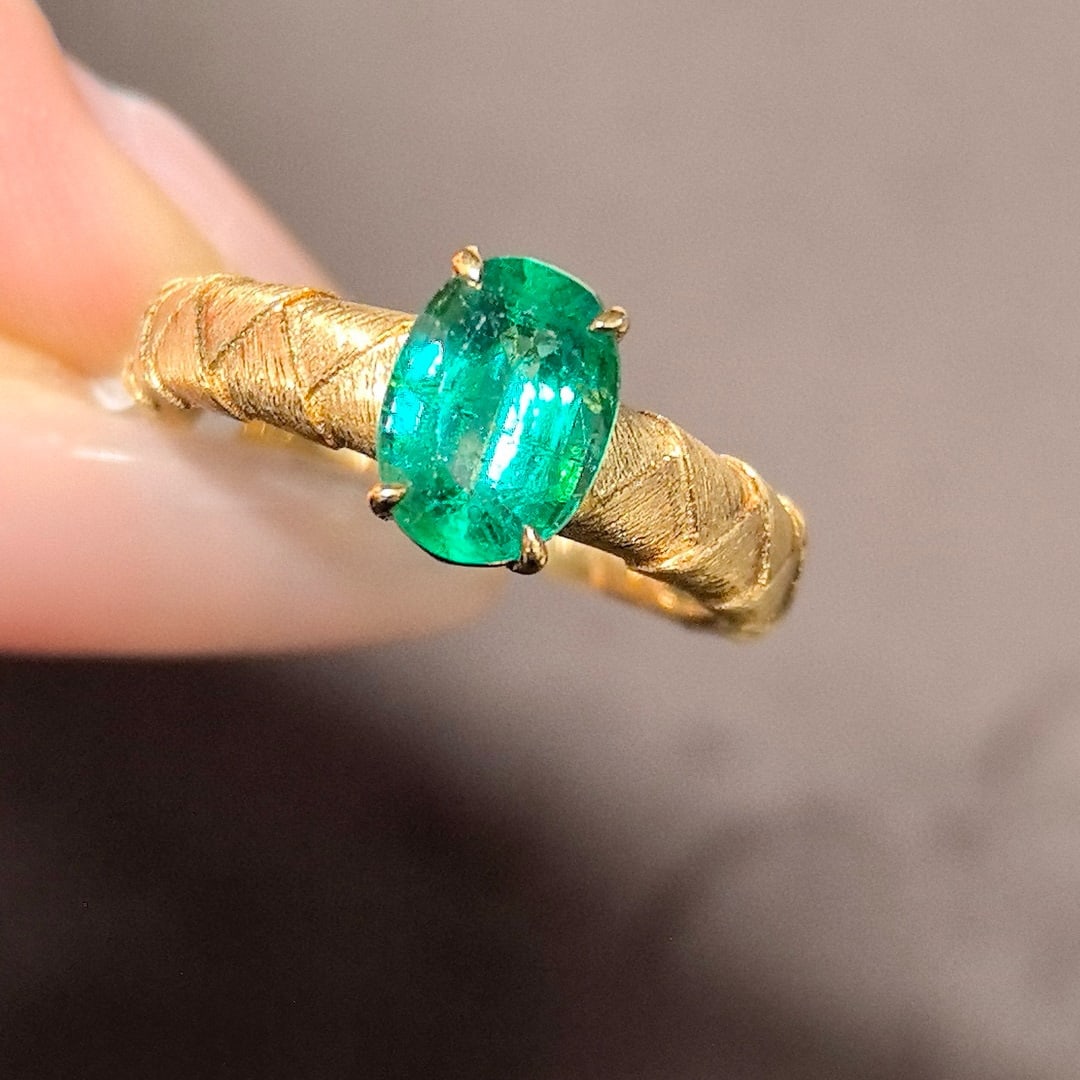 14k Gold 1.50 Ct Vivid Green Natural Emerald Ring - 2