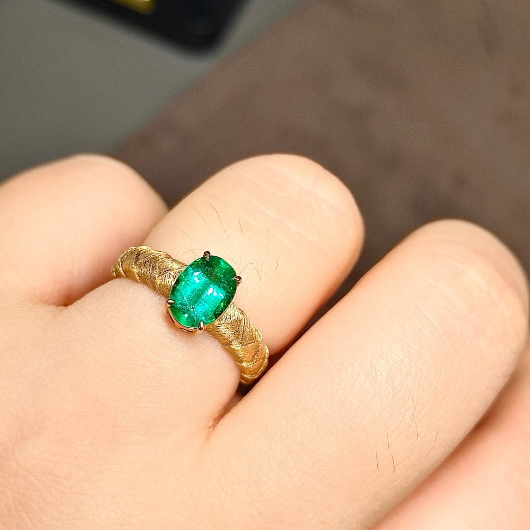 14k Gold 1.50 Ct Vivid Green Natural Emerald Ring - 4
