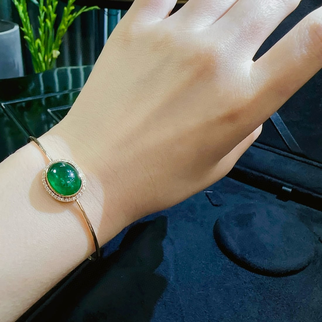 14k Gold 6.99 Ctw Vivid Green Natural Emerald & Diamond Bangle - 5
