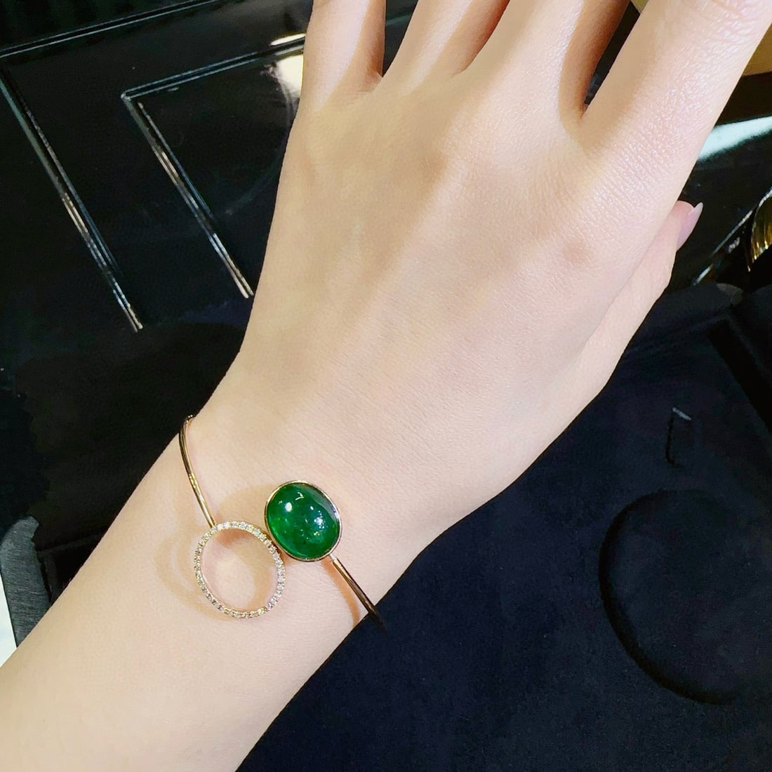 14k Gold 6.99 Ctw Vivid Green Natural Emerald & Diamond Bangle - 6