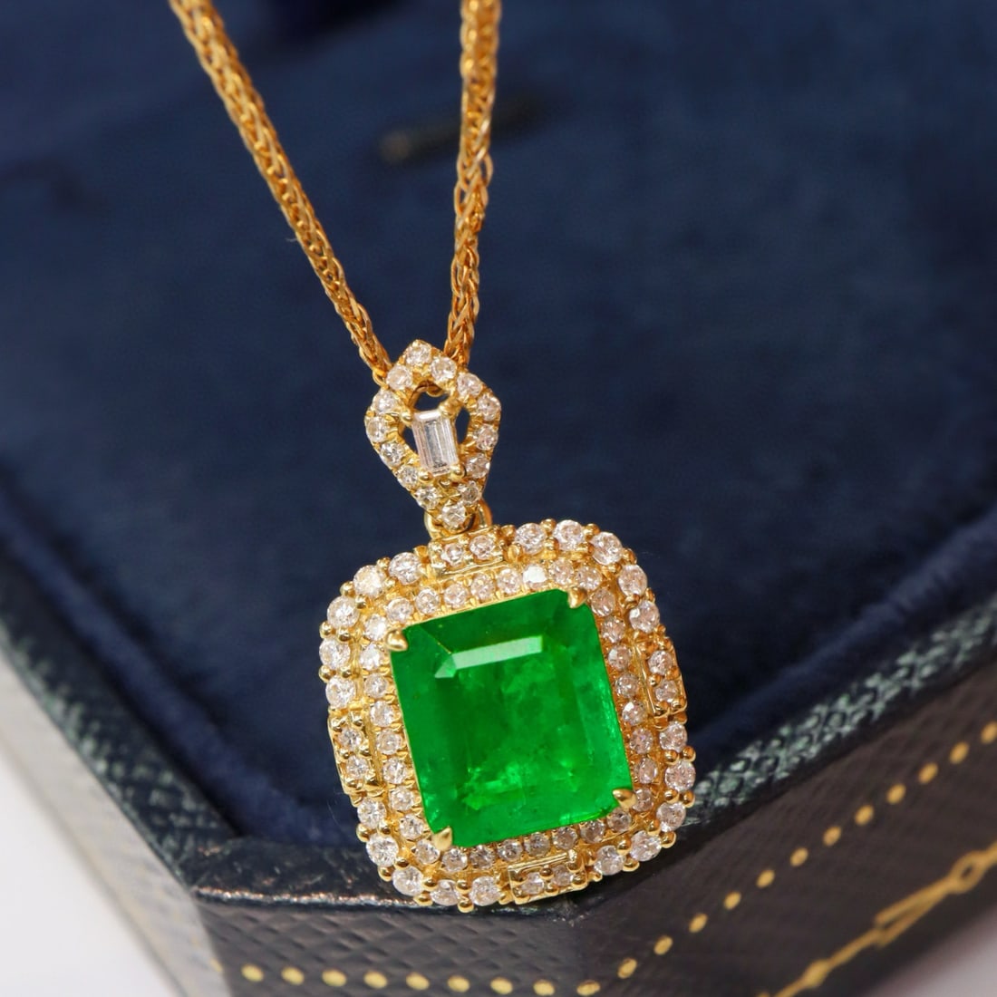14k Gold 1.68 Ctw Vivid Green Natural Emerald & Diamond Pendant( Without Chain ) - 3