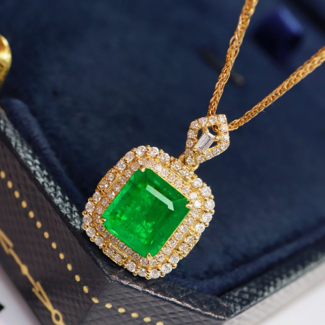 14k Gold 1.68 Ctw Vivid Green Natural Emerald & Diamond Pendant( Without Chain ) - 5