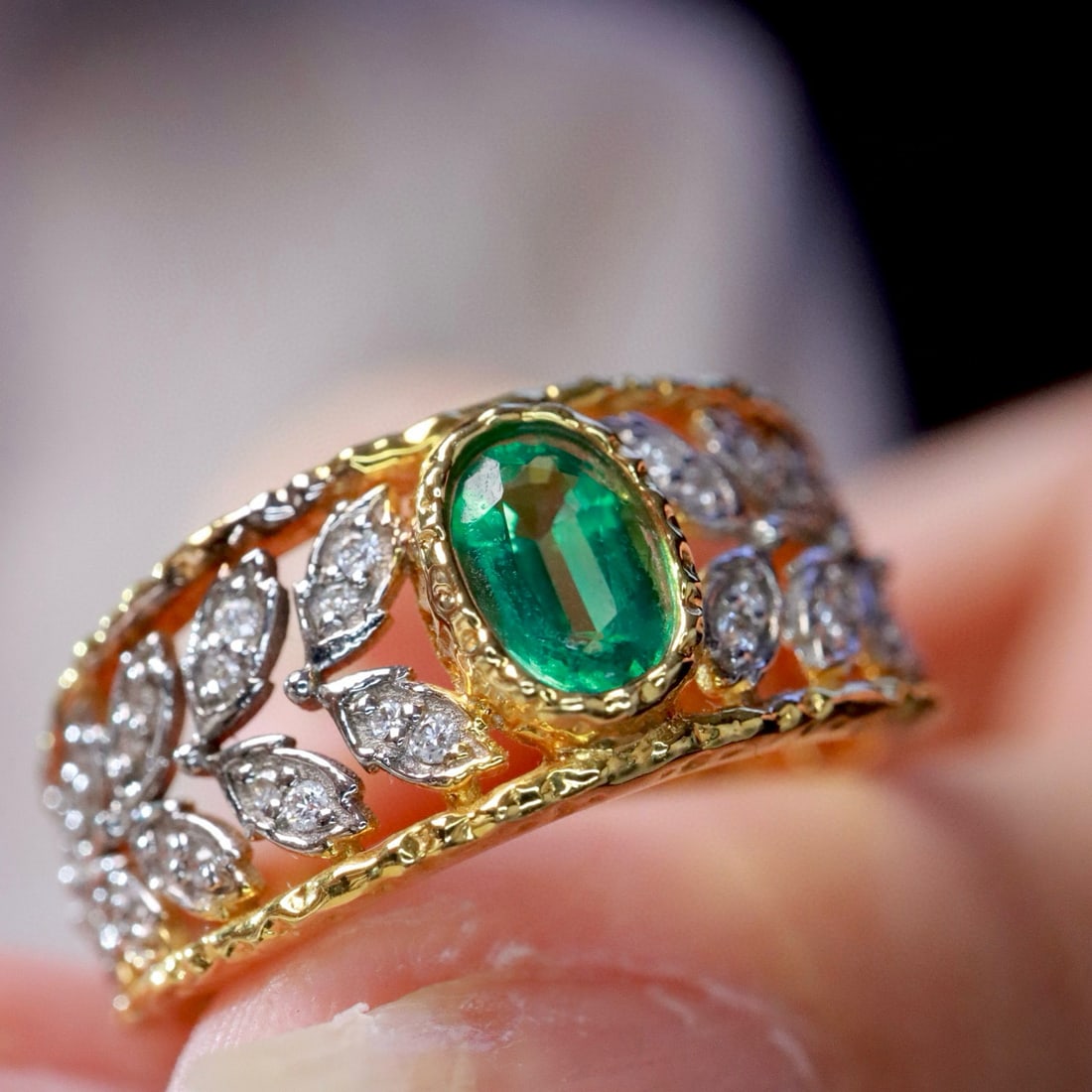 14k Gold 0.55 Ctw Vivid Green Natural Emerald & Diamond Ring: Ref:231000255 // gold content:14k gold // ring size:7. 25us // // main gemstone:emerald // shape:oval // carat weight:0. 42ct // color:vivid green // treatment:natural // // adjacent gemstone 2 : diam
