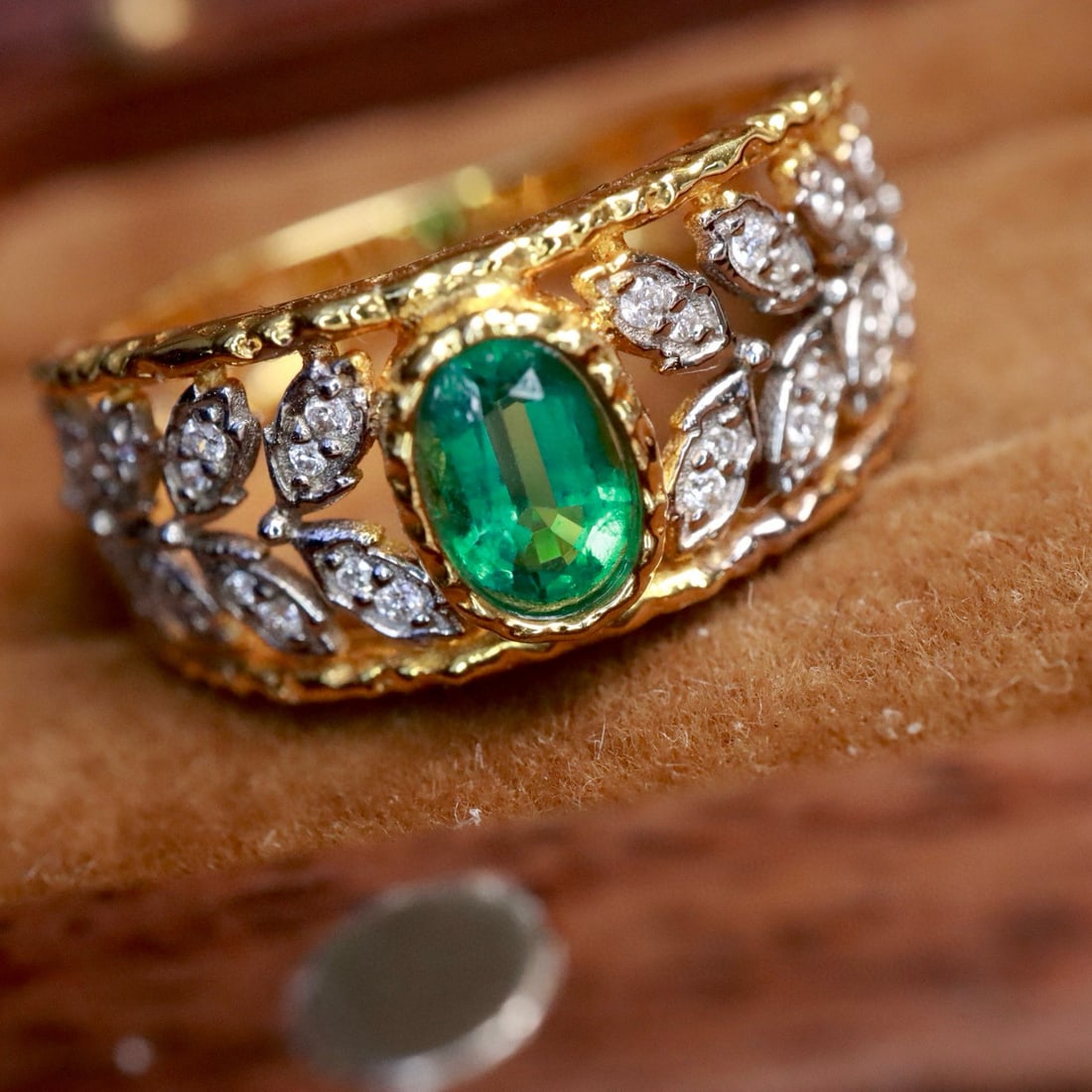 14k Gold 0.55 Ctw Vivid Green Natural Emerald & Diamond Ring - 6