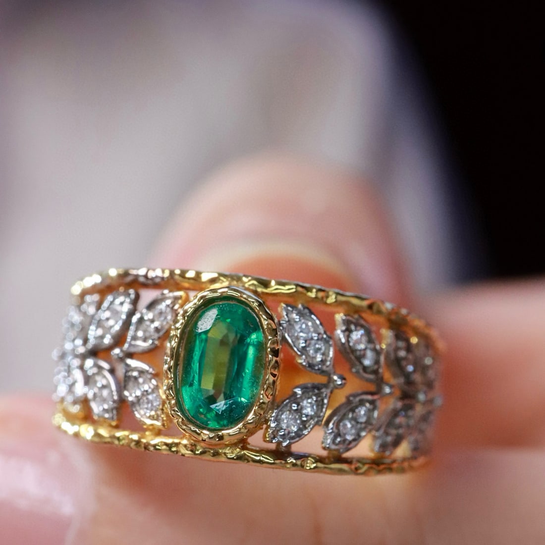 14k Gold 0.55 Ctw Vivid Green Natural Emerald & Diamond Ring - 8