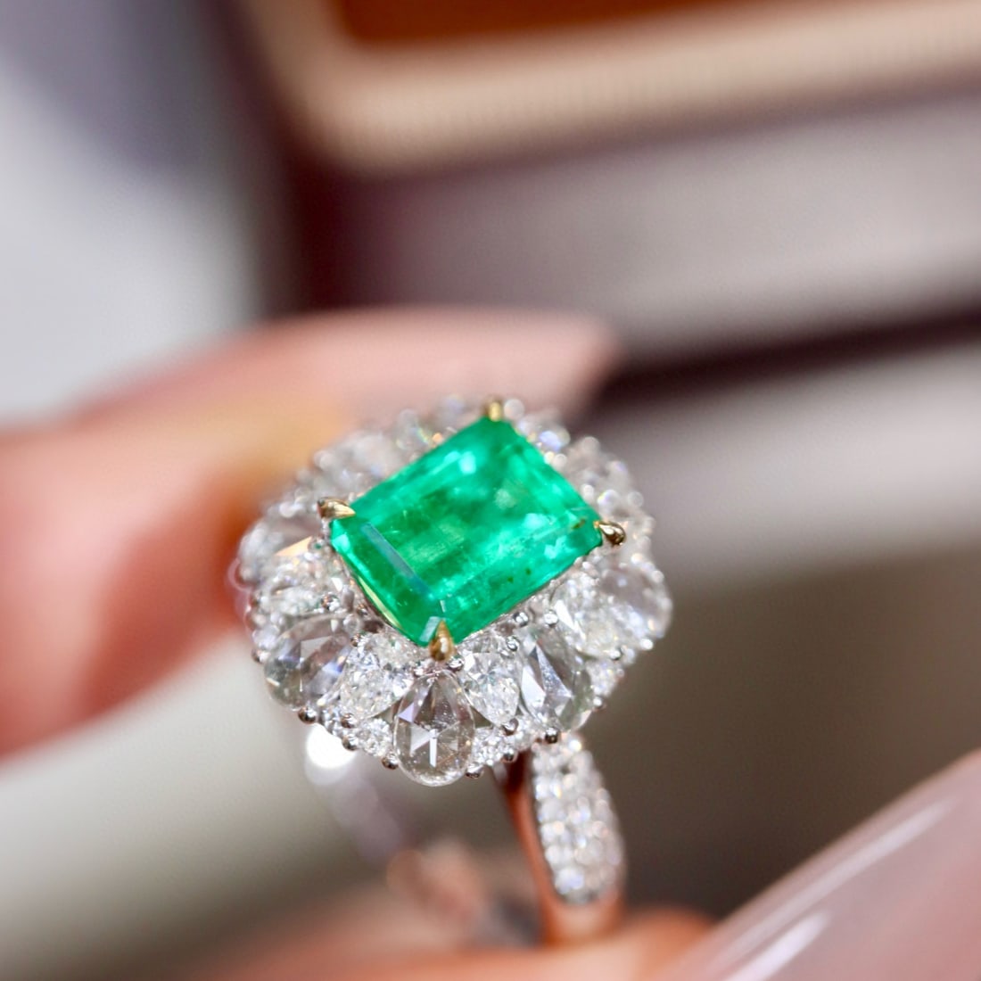 14k Gold 1.69 Ctw Vivid Green Natural Emerald & Diamond Ring - 2