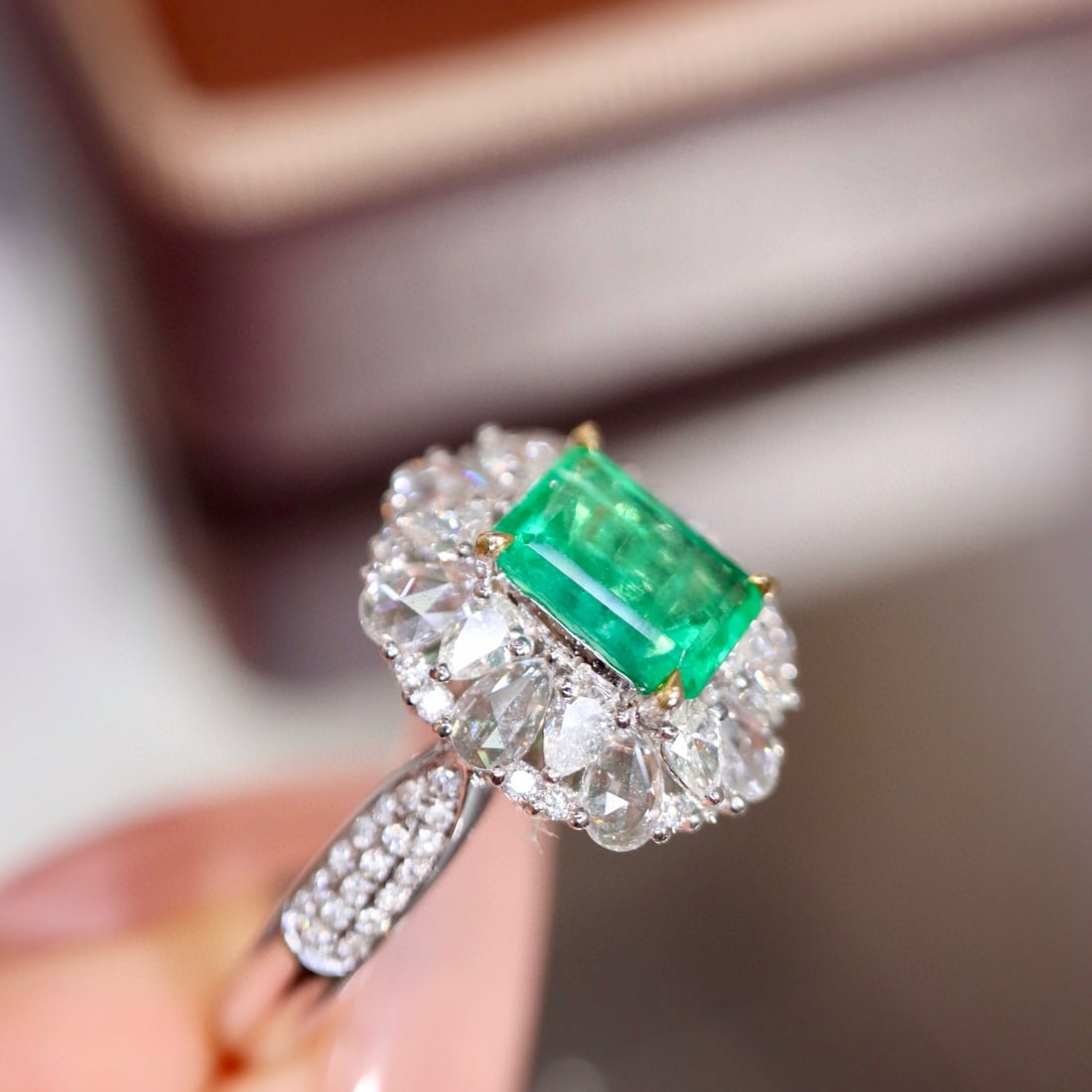 14k Gold 1.69 Ctw Vivid Green Natural Emerald & Diamond Ring - 3