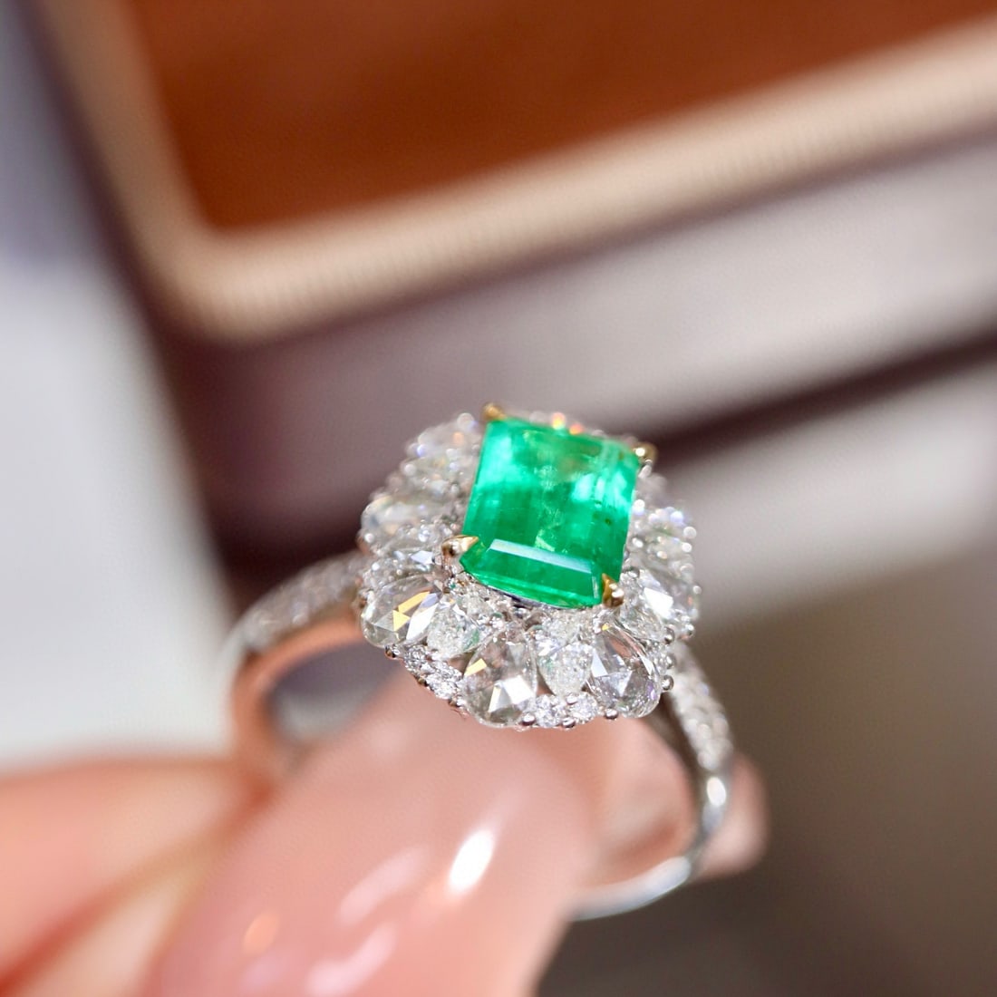 14k Gold 1.69 Ctw Vivid Green Natural Emerald & Diamond Ring - 4