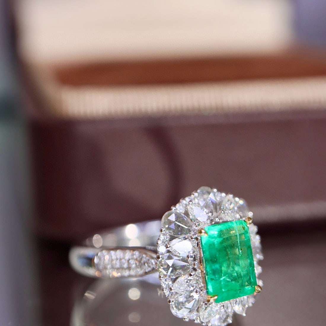 14k Gold 1.69 Ctw Vivid Green Natural Emerald & Diamond Ring - 6
