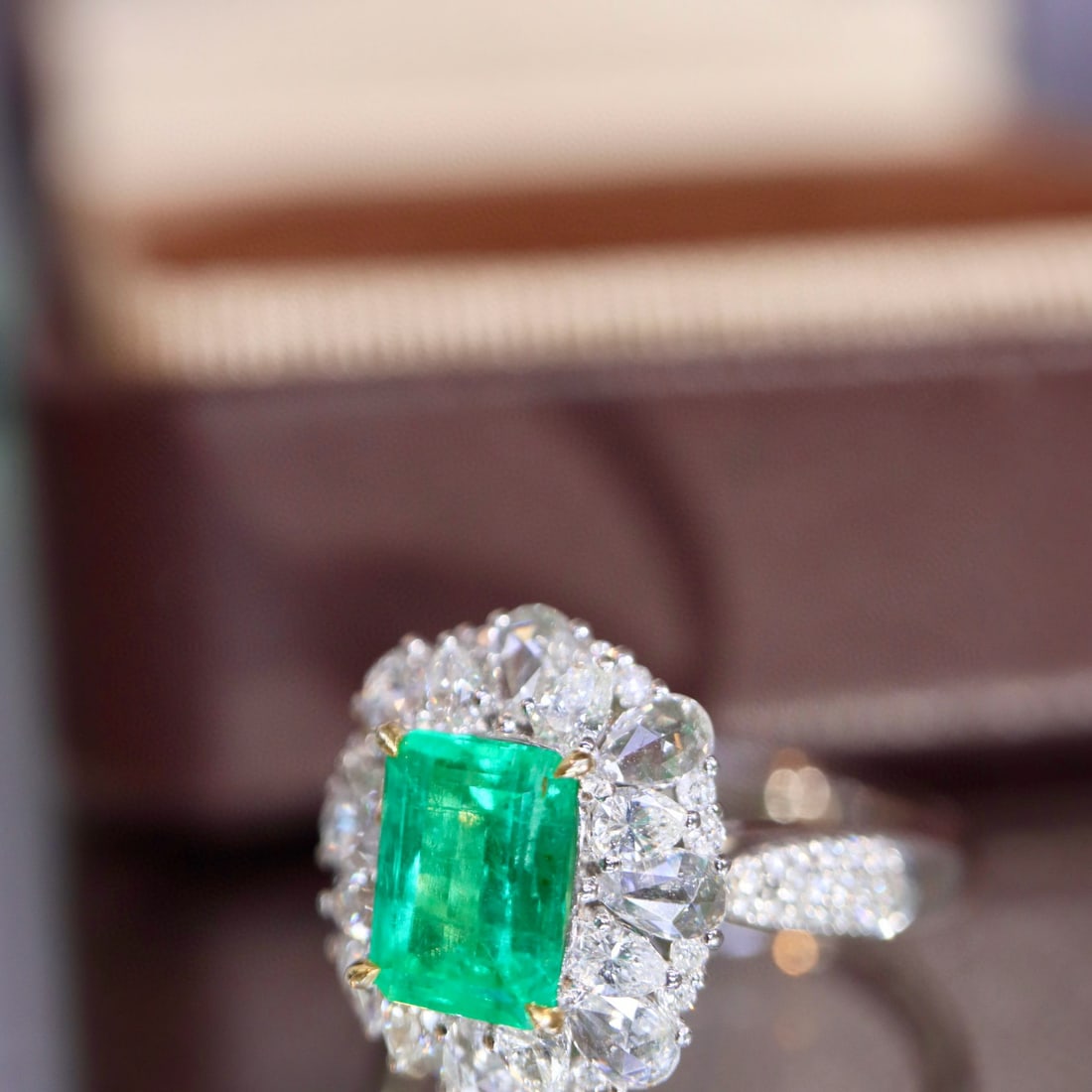 14k Gold 1.69 Ctw Vivid Green Natural Emerald & Diamond Ring - 7