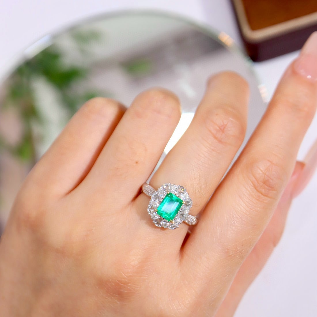14k Gold 1.69 Ctw Vivid Green Natural Emerald & Diamond Ring - 8