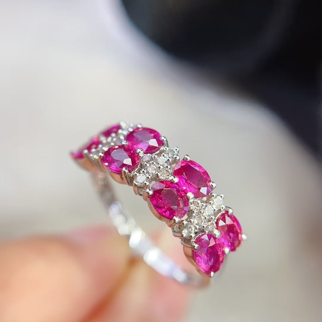 14k Gold 2.50 Ct Natural Ruby & Sapphire Ring: Ref:231000265 // gold content:14k gold // ring size:7. 25us // // main gemstone:ruby // shape:oval // carat weight:2. 50ct // color:red // treatment:natural // // adjacent gemstone 2 : sapphire //