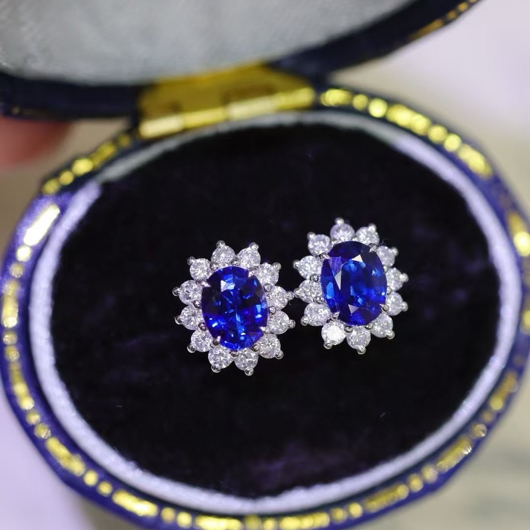 14k Gold 0.89 Ctw Natural Sapphire & Diamond Earrings: Ref:231000270 // gold content:14k gold // main gemstone:sapphire // shape:oval // carat weight:0. 65ct // color:royal blue // treatment:natural // // adjacent gemstone 2 : diamond // shape:round //