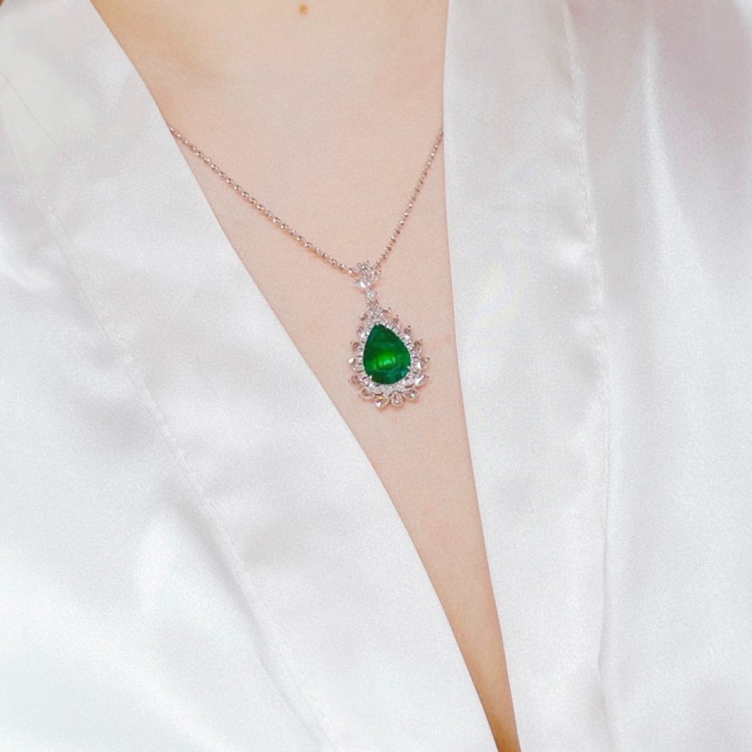 14k Gold 7.18 Ctw Vivid Green Natural Emerald & Diamond Pendant( Without Chain ) - 2