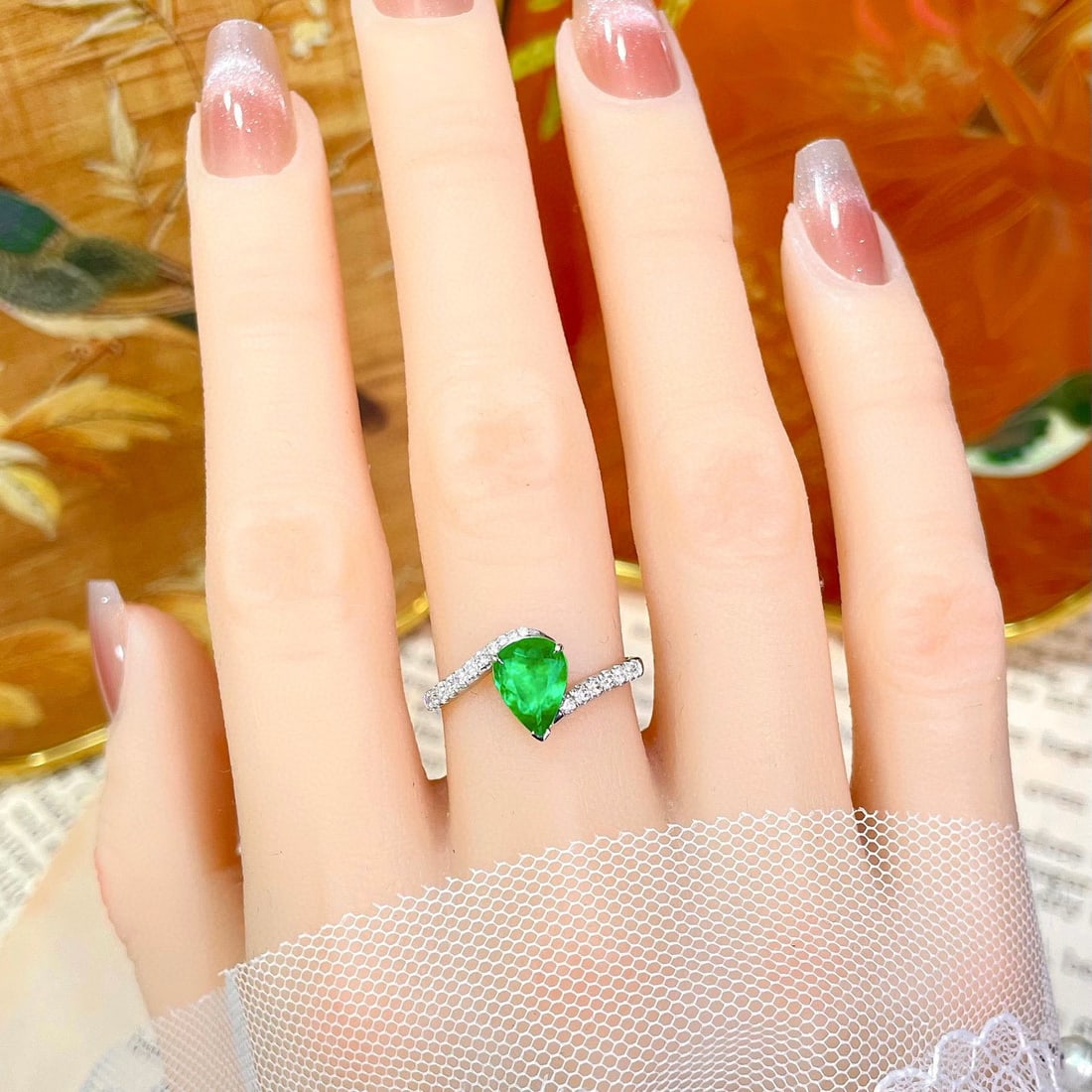 14k Gold 1.10 Ctw Vivid Green Natural Emerald & Diamond Ring - 4