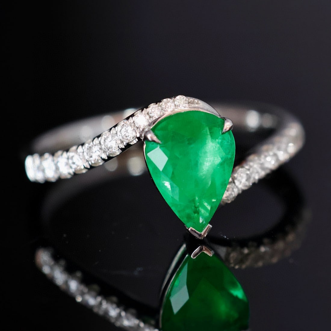 14k Gold 1.10 Ctw Vivid Green Natural Emerald & Diamond Ring - 6