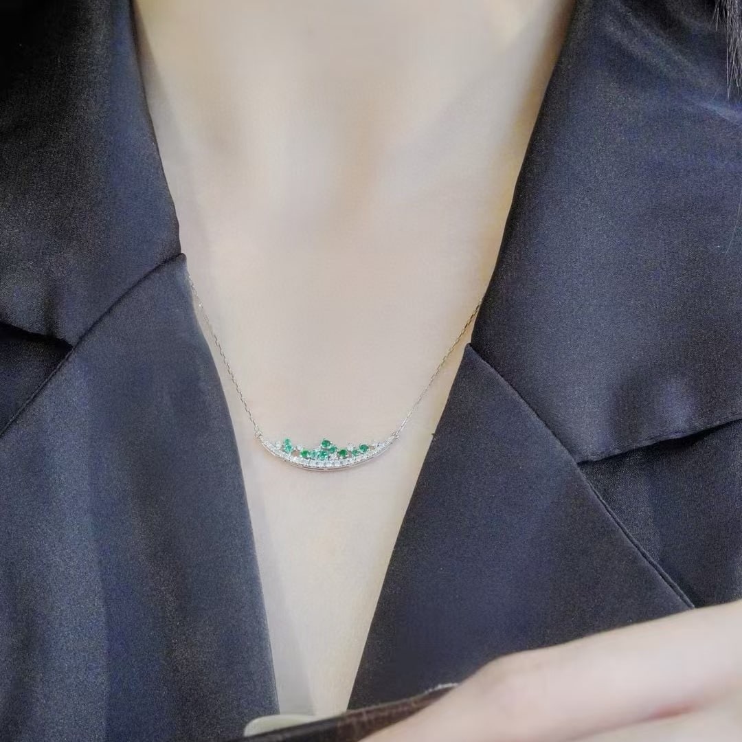 14k Gold 0.5 Ct Vivid Green Natural Emerald & Diamond Necklace - 2