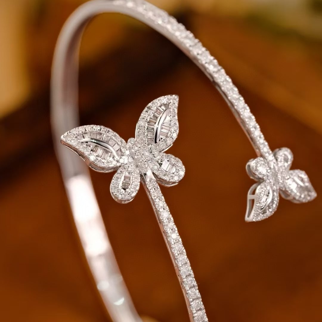 14k Gold 1.4 Ct Natural H Diamond Bangle: Ref:231000279 // gold content:14k gold // main gemstone:diamond // shape:multiply // carat weight:1. 4ct // clarity grade:vs-si // color:h // treatment:natural // Condition: New Low Estimate: 7500.00