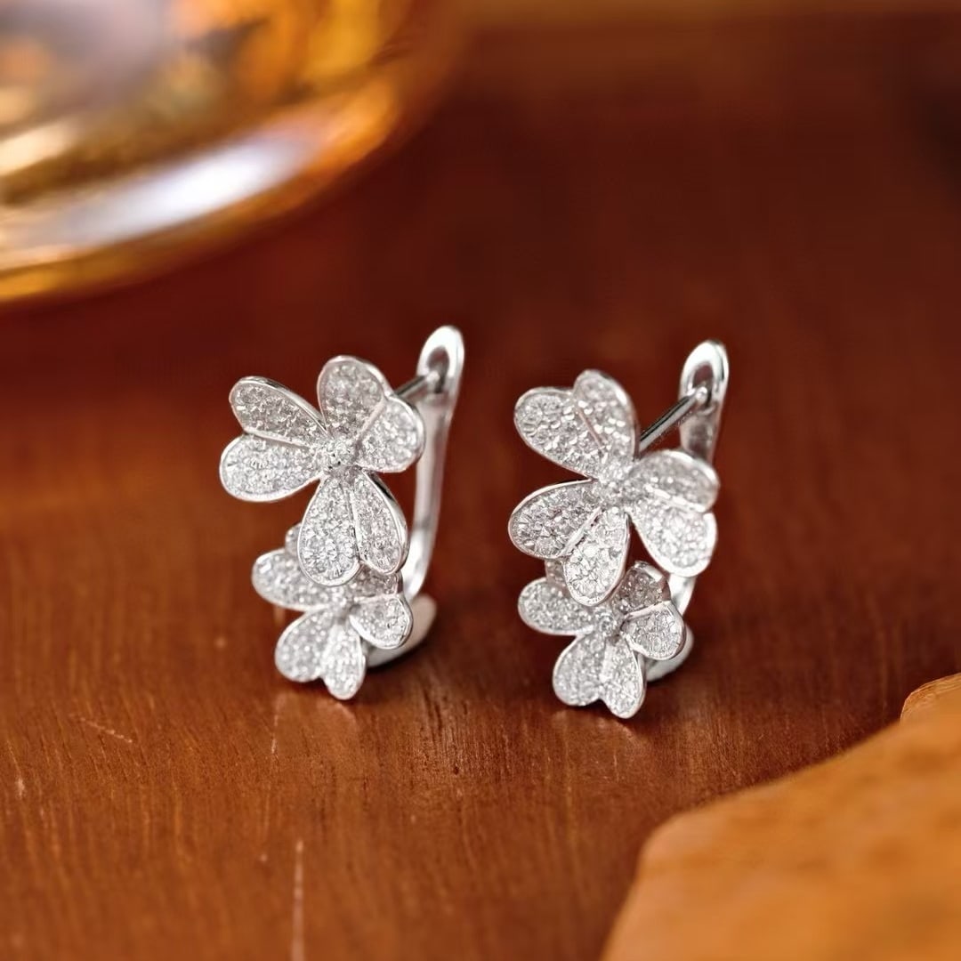 14k Gold 0.4 Ct Natural H Diamond Earrings: Ref:231000280 // gold content:14k gold // main gemstone:diamond // shape:round // carat weight:0. 4ct // clarity grade:vs-si // color:h // treatment:natural // cut grade:g // Condition: New Low