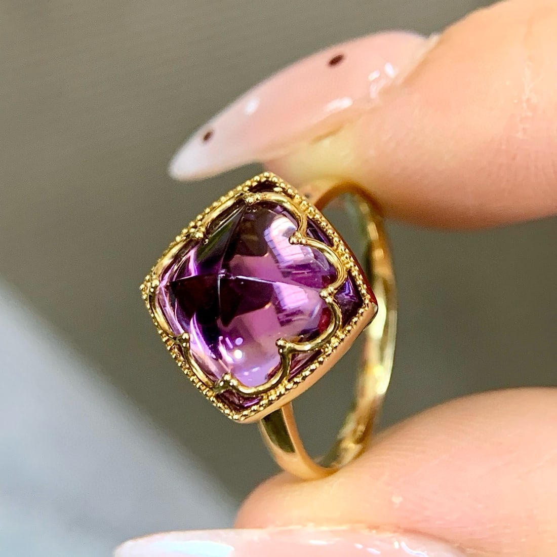 14k Gold 5.71 Ct Natural Amethyst Ring: Ref:231000288 // gold content:14k gold // ring size:7. 25us // // main gemstone:amethyst // shape:suger-loaf // carat weight:5. 71ct // color:purple // treatment:natural // Condition: New Low