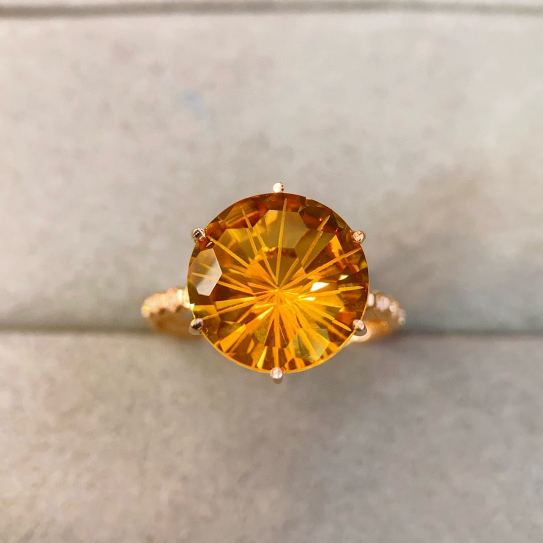 14k Gold 5.58 Ctw Natural Citrine & Diamond Ring: Ref:231000292 // gold content:14k gold // ring size:7. 25us // // main gemstone:citrine // shape:round // carat weight:5. 55ct // color:yellow // treatment:natural // cut grade:g // // adjacent