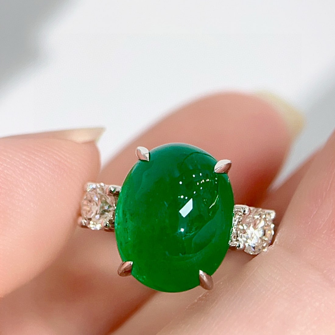 14k Gold 8.30 Ctw Vivid Green Natural Emerald & Diamond Ring: Ref:231000299 // gold content:14k gold // ring size:7. 25us // // main gemstone:emerald // shape:oval // carat weight:7. 68ct // color:vivid green // treatment:natural // // adjacent gemstone 2 : diam