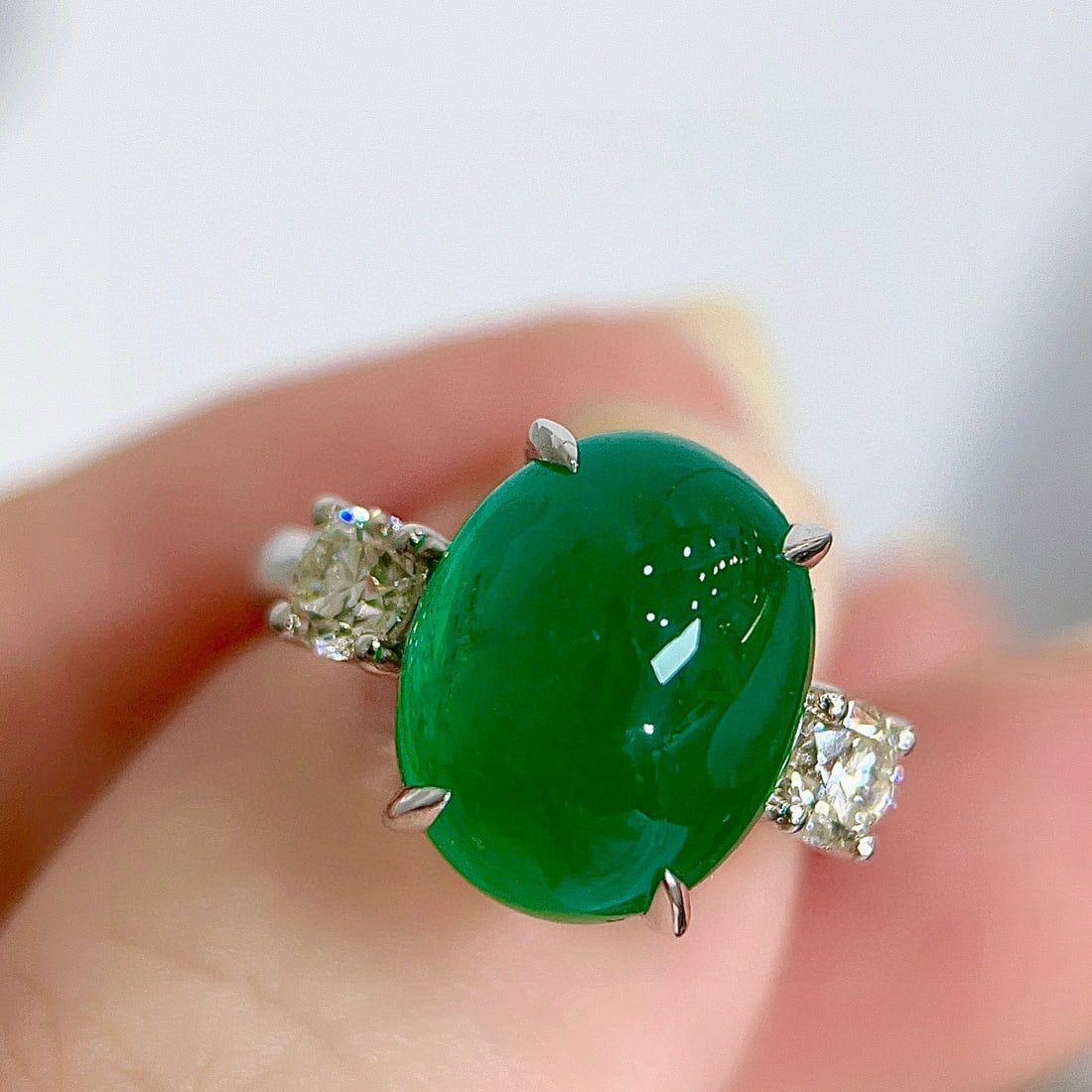 14k Gold 8.30 Ctw Vivid Green Natural Emerald & Diamond Ring - 2