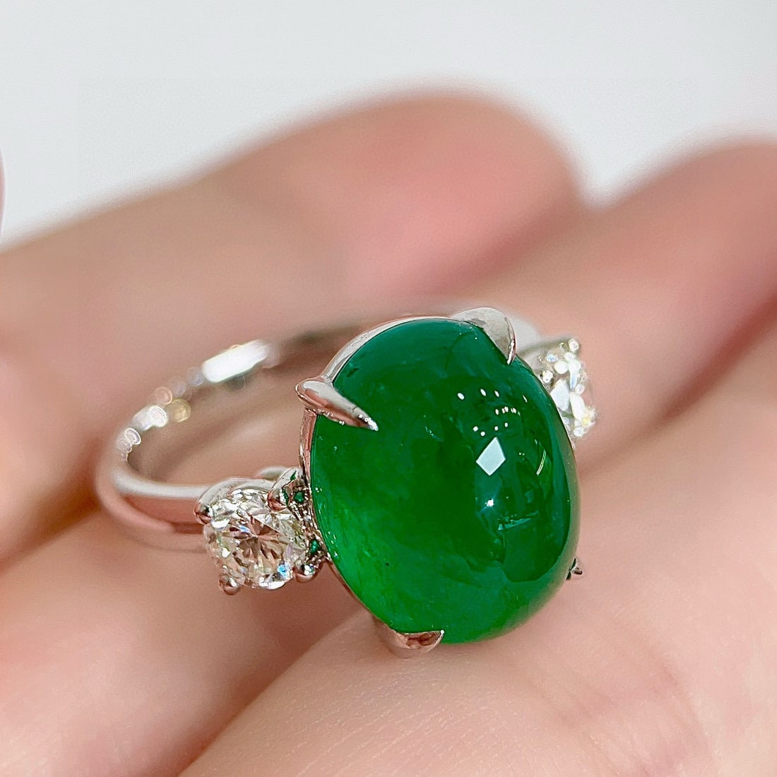 14k Gold 8.30 Ctw Vivid Green Natural Emerald & Diamond Ring - 3