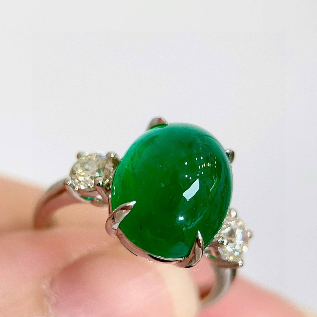 14k Gold 8.30 Ctw Vivid Green Natural Emerald & Diamond Ring - 4